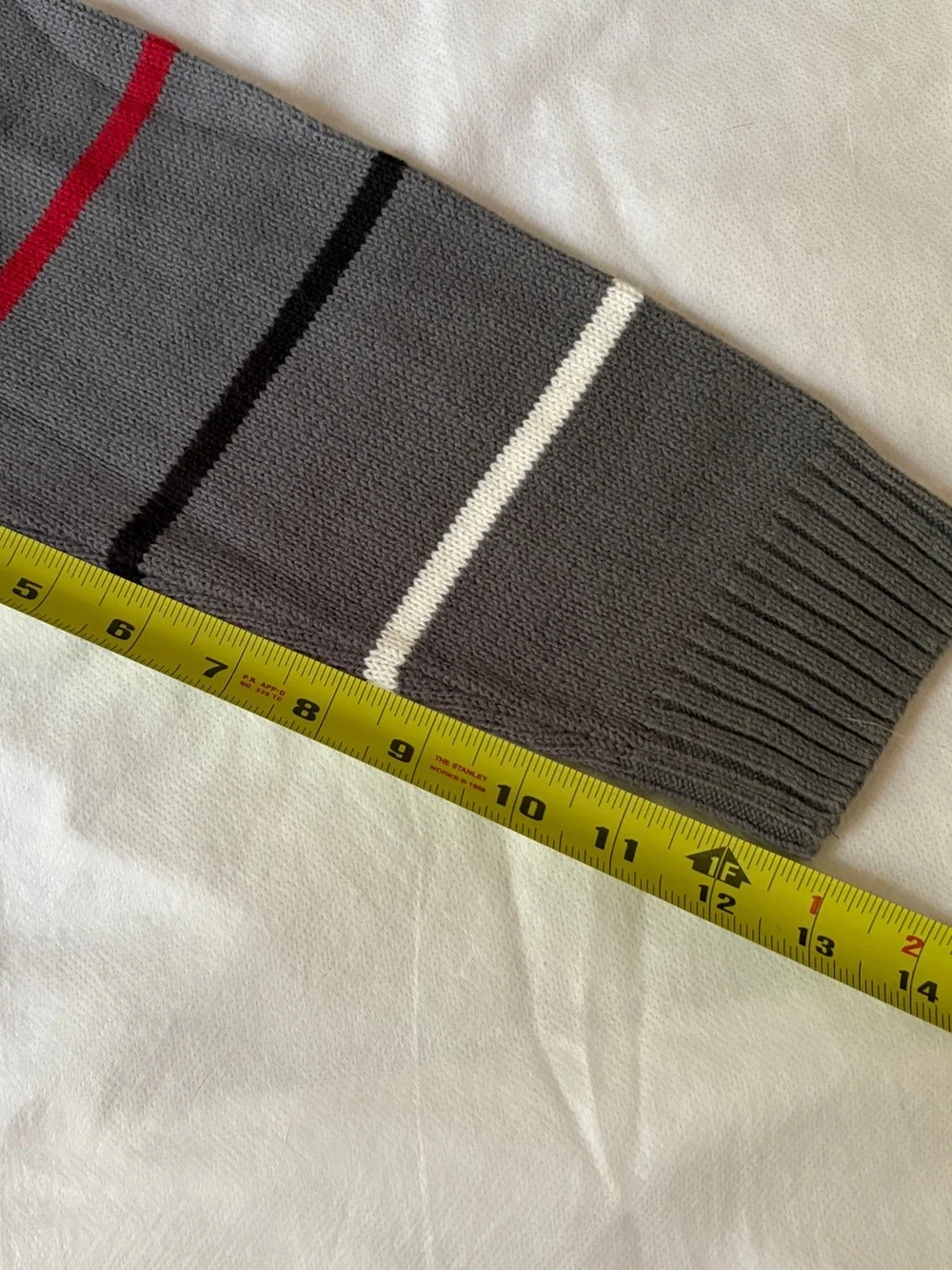The Children’s Place Boys Girls Size 5/6 Gray Striped Crewneck Sweater Red Black